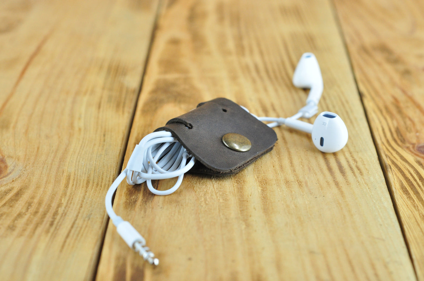 Leather Headphones Holder, Cable Organiser - Exinoz